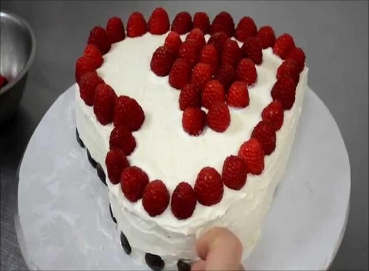 Strawberry Heart Cake